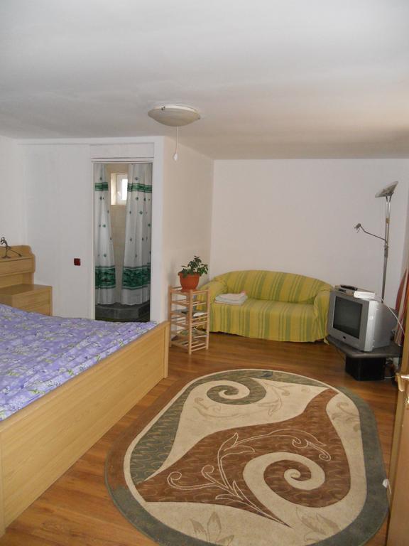 Cuibul Salamandrelor Hotell Sarmizegetusa Exteriör bild